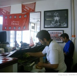 رستوران پرسپولیس، بلوار رسیدا. لس آنجلس، ۲۰۰۵