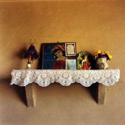 Decorated Niches - بر تاقچه ها