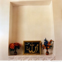 Decorated Niches - بر تاقچه ها