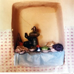 Decorated Niches - بر تاقچه ها