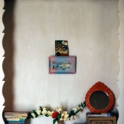 Decorated Niches - بر تاقچه ها