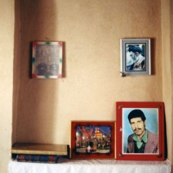 Decorated Niches - بر تاقچه ها