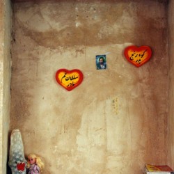 Decorated Niches - بر تاقچه ها