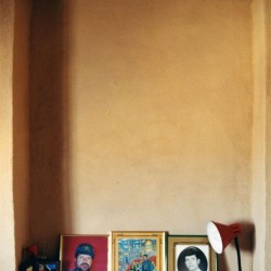 Decorated Niches - بر تاقچه ها