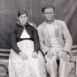 خانواده های ارمنی اصفهان احتمالا در سال های دهه ی بیست یا سی میلادی