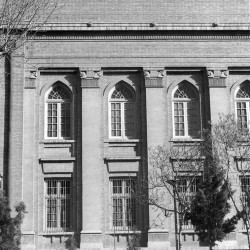 جزییات نمای ساختمان پست،، ۲۰۰۲ میلادی (۱۳۸۰ شمسی)