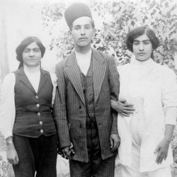 دو زن و یک مرد