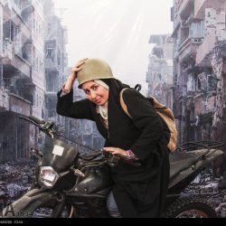 مدافعان حرم در مقابل ویرانه های سوریه