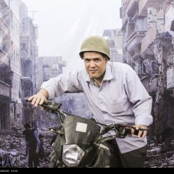 مدافعان حرم در مقابل ویرانه های سوریه