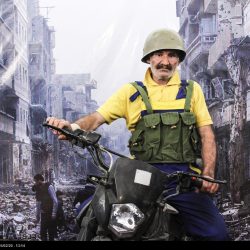 مدافعان حرم در مقابل ویرانه های سوریه